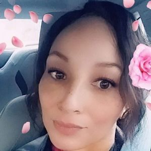 Meet your Posher, Larissa